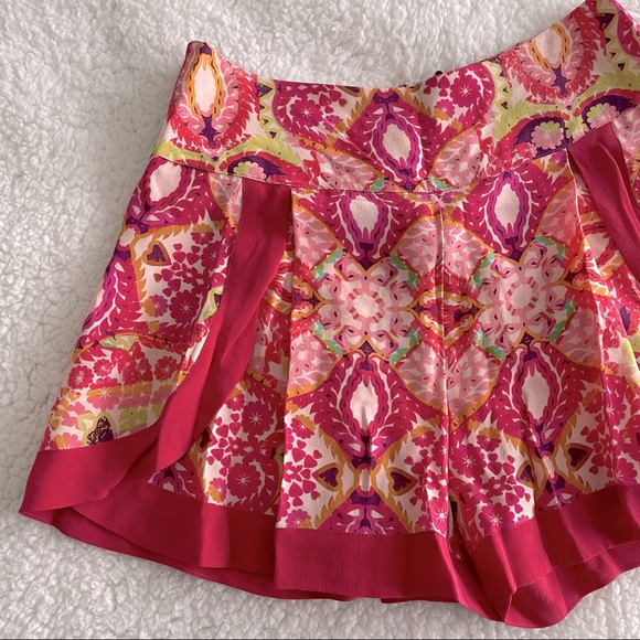 Matthew Williamson Escape Silk Petal Shorts, size 8 - Picture 5 of 6